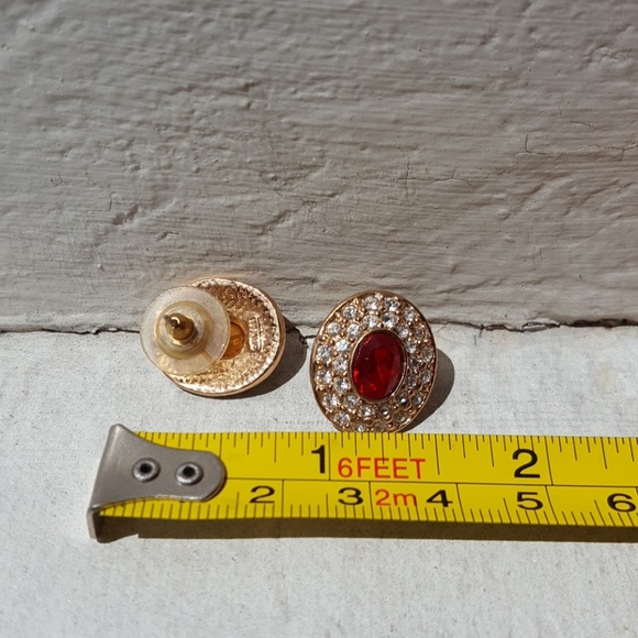 Ruby colored and Rinstone earings - Picture 3 of 3